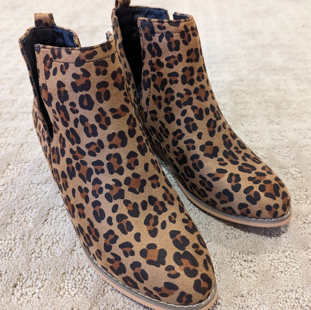 New Corky's Brown Leopard Shield Booties, Size 8